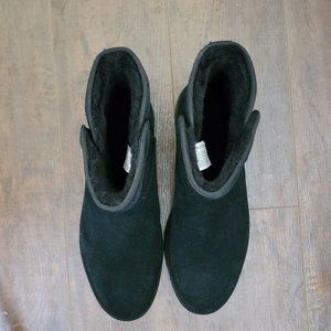 light pink fingerless gloves